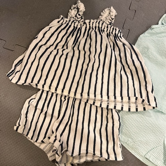 H&M Summer Sets. Size 18 Months. Fits like a 2T. - Picture 4 of 4